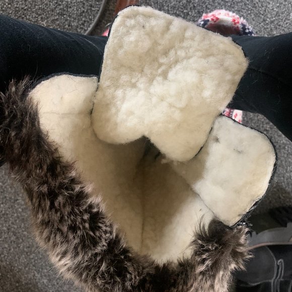 Lace up shearling lined fur trim bootsl - Picture 7 of 11